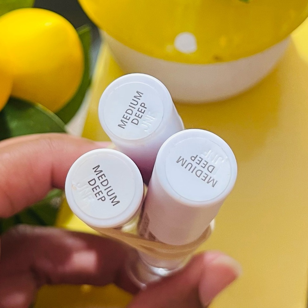 (3) Flower Under Eye Corrector Concealer Sticks - Medium Deep - Picture 5 of 5